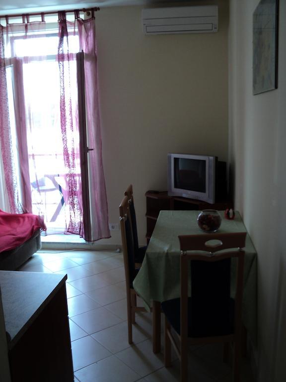 Apartment Mandrac Novigrad  Room photo
